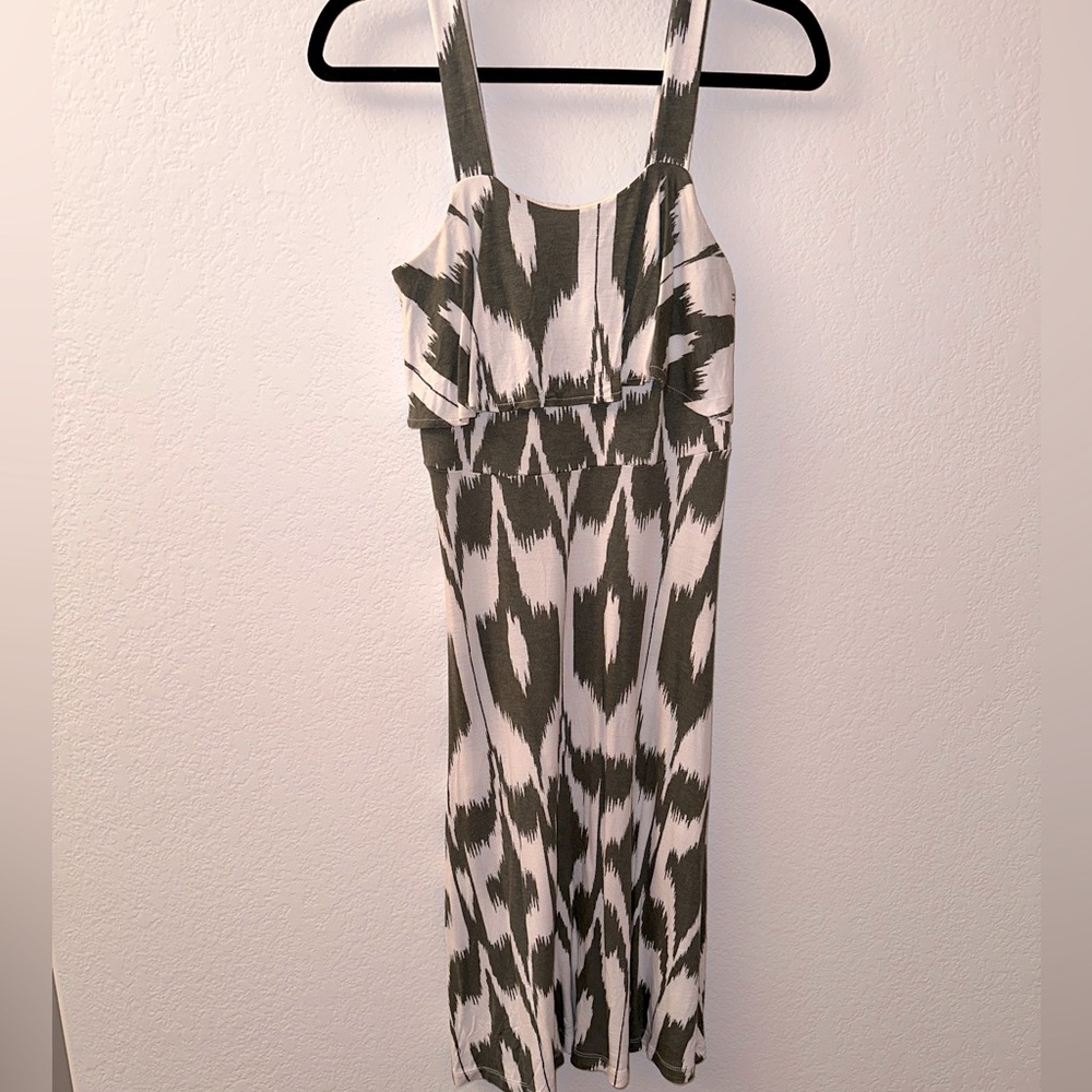 Ann Taylor LOFT White and Green Abstract Print Flowy Jersey Knit Midi Dress